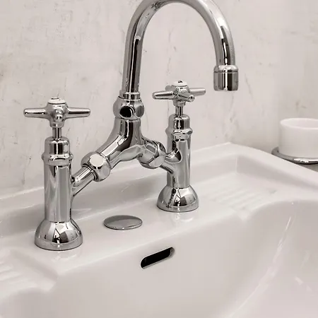 מלון Bellavista Boutique 3*
